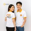 Áo cổ trụ màu trắng phối cổ vàng, in logo và slogan sắc nét