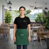 Đồng phục quán cafe gồm áo thun đen và tạp dề xanh rêu in logo