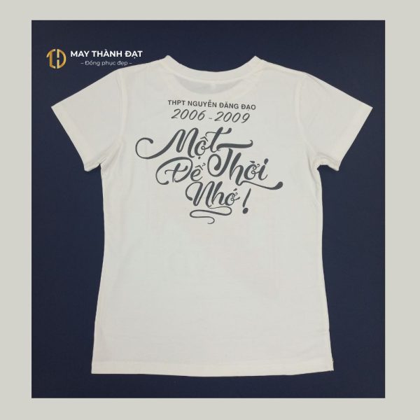 Ảnh thật áo đồng phục nhóm lớp cổ tròn màu trắng slogan Một thời để nhớ – May Thành Đạt