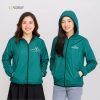 Áo khoác gió đồng phục màu xanh ve chai có mũ, thiết kế unisex, May Thành Đạt