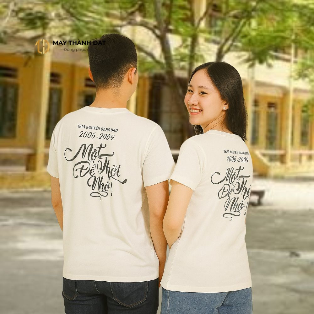 Áo đồng phục nhóm lớp cổ tròn màu trắng slogan Một thời để nhớ – May Thành Đạt