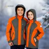 Áo khoác gió đồng phục ghi xám phối cam có mũ, mẫu unisex tại Hà Nội
