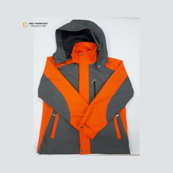 Đồng phục áo khoác gió phối màu có mũ - mẫu unisex tại Hà Nội, ảnh chụp mặt trước