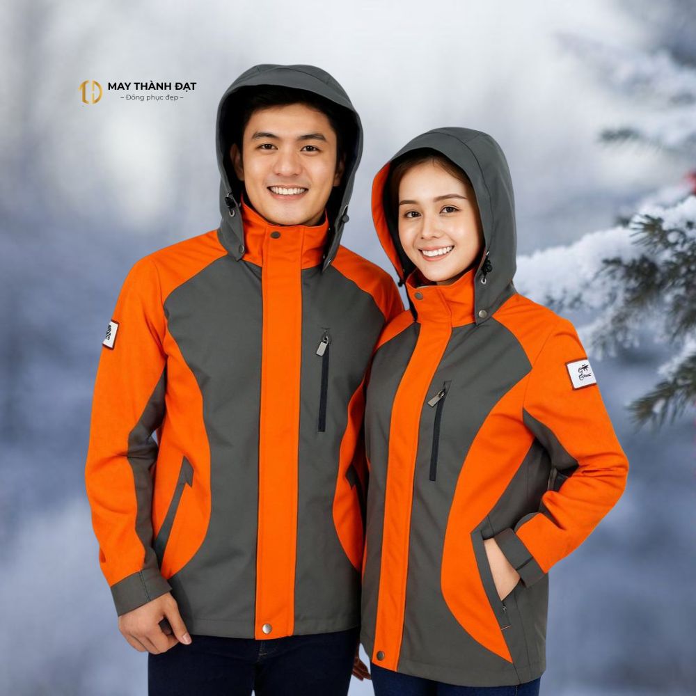 Áo khoác gió đồng phục ghi xám phối cam có mũ, mẫu unisex tại Hà Nội