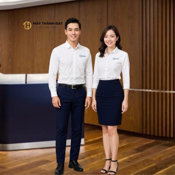 Đồng phục công sở đẹp tại hà Nội - người mẫu nam nữ mặc sơ mi trắng quần/juýp xanh navy