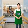 Người mẫu mặc tạp dề yếm màu xanh lá cho quán ăn tại Hà Nội