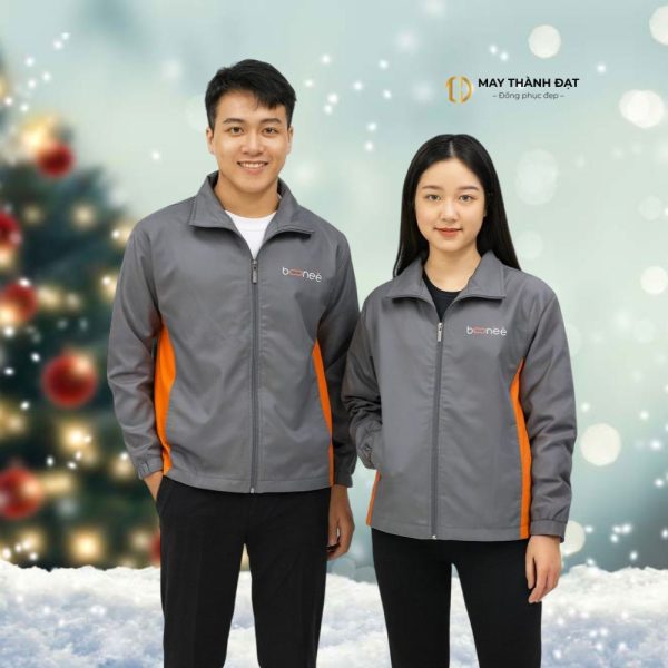 Áo khoác đồng phục Boonee màu xám phối cam cho nam nữ – Sản xuất bởi May Thành Đạt tại Hà Nội