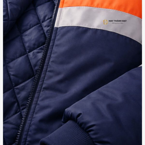 Chi tiết lớp bông chần và phản quang áo khoác bảo hộ công nhân – may đồng phục Hà Nội